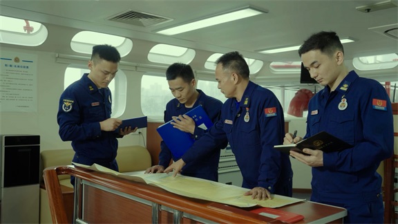 广州消防邓洪--我的家在船上-2.6--无字幕版.mp4.00_00_49_23.Still003.jpg