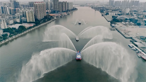 广州消防邓洪--我的家在船上-2.6--无字幕版.mp4.00_04_45_10.Still009.jpg